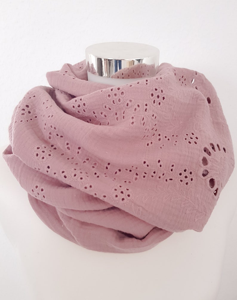 Loop scarf for spring made of muslin in old pink image 1