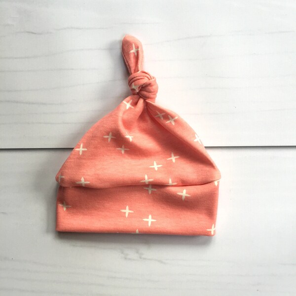 Moderne Baby-Knot-Hut, Neugeborenen-Hut, modern Coral Pink und Weiß Kreuz Stoff, gehen Heim outfit