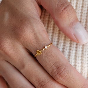 Mini bague avec pierre de naissance du zodiaque • Bijoux du zodiaque • Bague constellation • Bague délicate • Cadeaux d'anniversaire pour elle • Cadeau de Noël