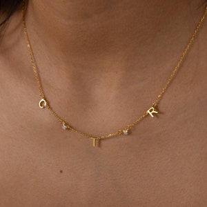 Collar con letras de piedras preciosas personalizado • Collar con nombre y piedras de nacimiento • Collar con inicial • Regalo perfecto para ella - Regalo para madre