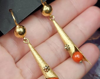 Vintage 18k Gold and Red Coral Dangle Earrings- VIN8