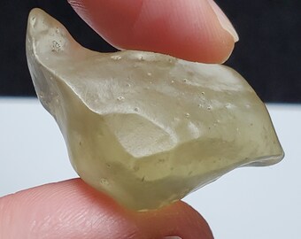 Libyan Desert Glass Impactite, Tektite- 10.6 Grams- Museum Quality Piece from Egypt- Rich Color, Smooth, Palm Stone- G28