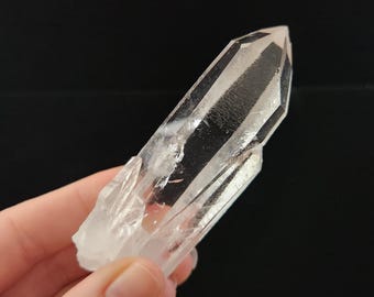 Starbrary Quartz Crystal: 3.5in or 9cm Long- Corinto, Brazil- Optical Records, Rainbow Child- EL6
