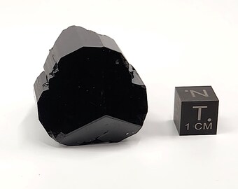 Black Tourmaline Crystal- Erongo Namibia- 3.5cm long, 43.3 gram- Geometric Termination, Keyed, Plug Base, Lustrous- A7
