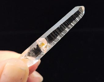 Optical Lemurian Quartz Santander Colombia: 4.8cm or 1.9in long, Crack, Empathic Point, Unique Manifestation Portal- E7