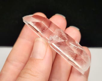 Starbrary Quartz Crystal 2.4in or 6.2cm Long- Corinto, Brazil- Etched Heart Shaped Key, Water Clear- EJ5