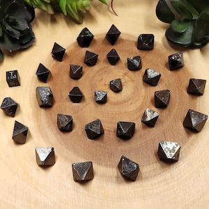 Seleccione un cristal de magnetita: Octoedro geométrico natural, magnético, piedra imán, piedras guía (C1-28)