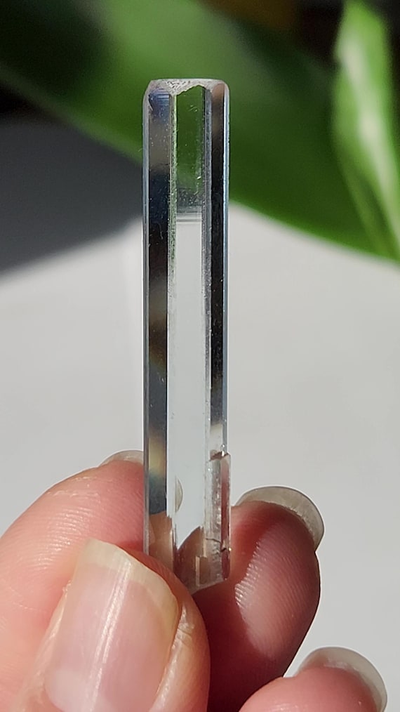 パキスタン、シガール渓谷産の 5 cm または約 2 インチのベリル