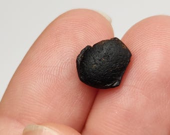 Australite Tektite, South Australia: 0.46 gram Australasian Impact- Part Flange Core Shape, Tanslucent- D37