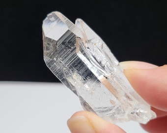 Optical Lemurian Quartz Penas Blancas Mine Colombia: 4.9cm or 1.9in long- AA1