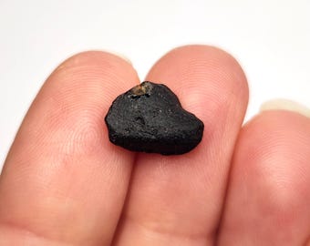 Australite Tektite, South Australia: 0.6 gram Australasian Impact- Semi Flat, Part Translucent- D27