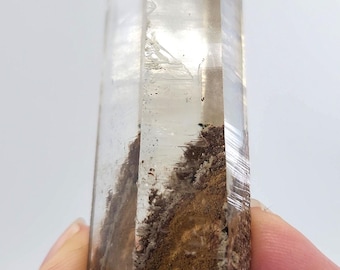 Shaman Quartz: 9.3 cm Long, Mina Zeca De Souza, Brazil- Art on Face, Lodalite, Partial Polish- ST28