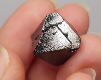 Natural Magnetite Crystal, 9gram, Pakistan: Geometric Octohedron, Magnetic, Lodestone, Rare Size- C30