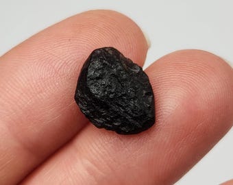 Australite Tektite, South Australia: 0.6 gram Australasian Impact- AAA Quality Slight Sheen Luster, Translucent- D5