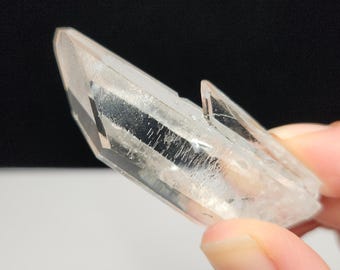 Starbrary Quartz Crystal 2.6in or 6.6cm Long- Corinto, Brazil- Mother and Child, Shovel Face, Water Clear- EJ3