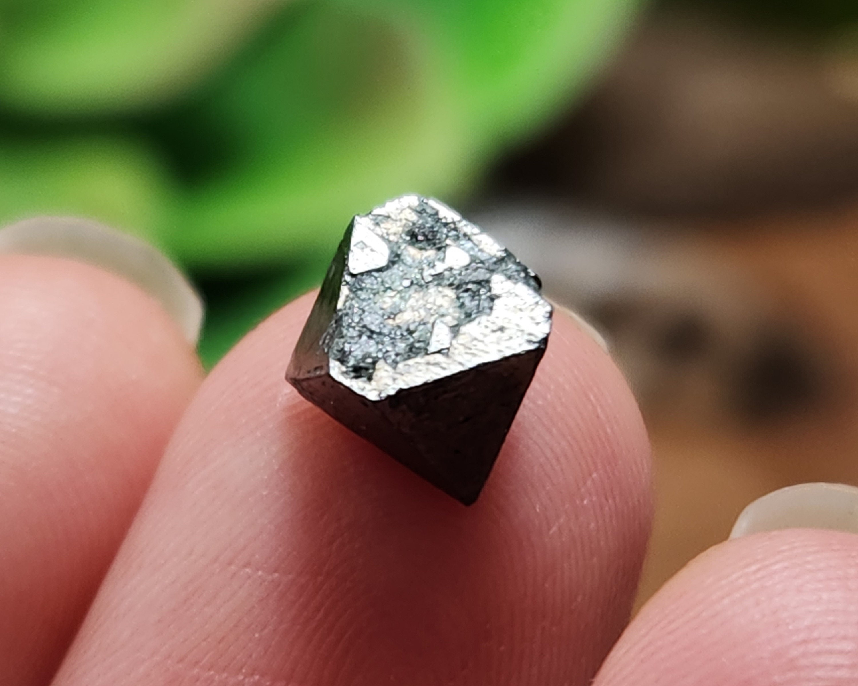 マグネタイト結晶 3 個セット - 天然幾何学八面体、磁性、磁石、誘導石
