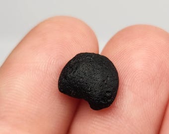 Australite Tektite, South Australia: 0.61 gram Australasian Impact- Flat Moon Crescent Shape, Translucent- D30