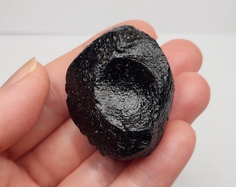 Tektite from Thailand: 39.5 Grams- Thailandite, Indochinite Top Quality, Open Bubble- TU16