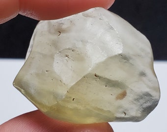Libyan Desert Glass Impactite, Tektite- 14.2 Grams- Museum Quality Piece from Egypt- Rich Color, Smooth, Palm Stone- G18