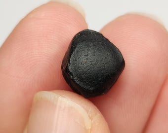 Australite Tektite, South Australia: 1.22 gram Australasian Impact- Part Flange Ripple, Button Core Shape- D23