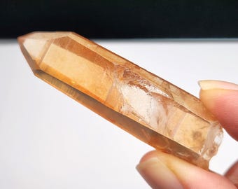 Tangerine Quartz Crystal- 6.1cm or 2.4in Long- Brazil-  Bubble Growth on Termination, Etched Key, Lemurian Lines- TD13