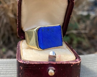 Vintage bezel set Lapis Lazuli ring in 14k yellow gold