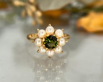Vintage pearl and peridot ring