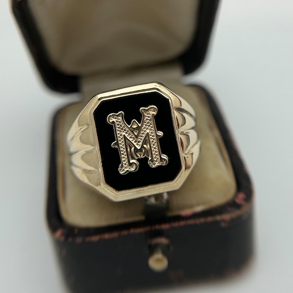 Vintage “M” monogramed onyx ring in 10k yellow gold