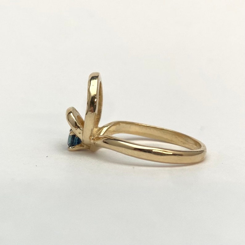 Vintage loop knot Sapphire statement ring in 14k yellow gold image 4