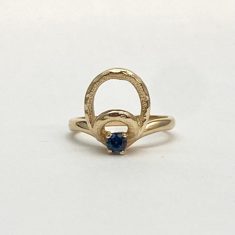 Vintage loop knot Sapphire statement ring in 14k yellow gold image 2