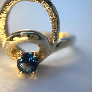 Vintage loop knot Sapphire statement ring in 14k yellow gold image 5