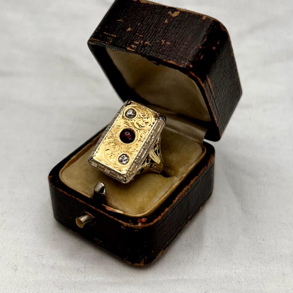 Antique cocktail ring with ruby and diamonds - image 1