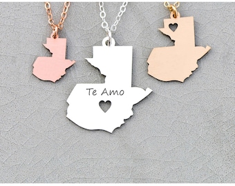 Collar con el mapa de Guatemala: recuerdo de viaje personalizado en plata de ley