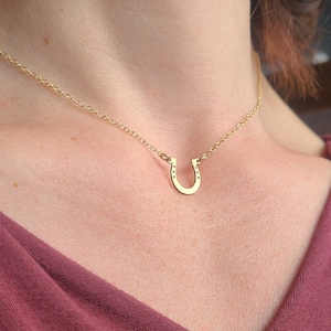 Collar de herradura personalizado: amuleto de la suerte de plata esterlina, regalo para amantes de los caballos