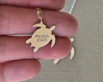 Collar personalizado de tortuga marina: dije grabado en plata de ley
