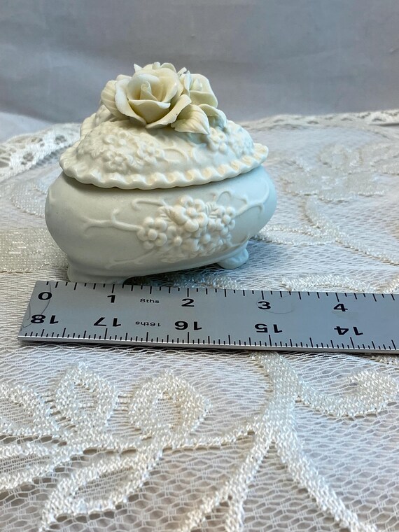 Footed porcelain bisque heart-shaped lidded jewel… - image 6