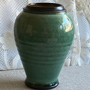 Beautiful handcrafted vase by Mark Hebing