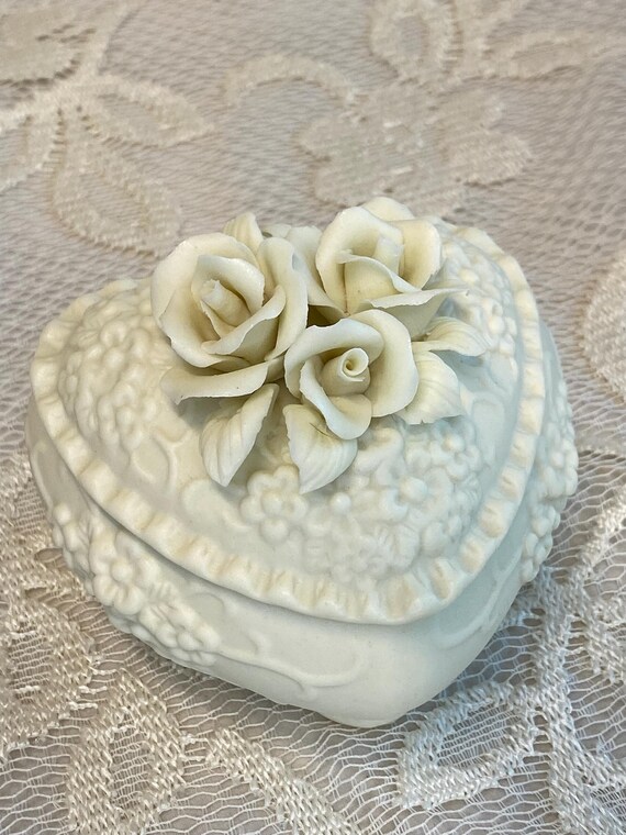 Footed porcelain bisque heart-shaped lidded jewel… - image 1