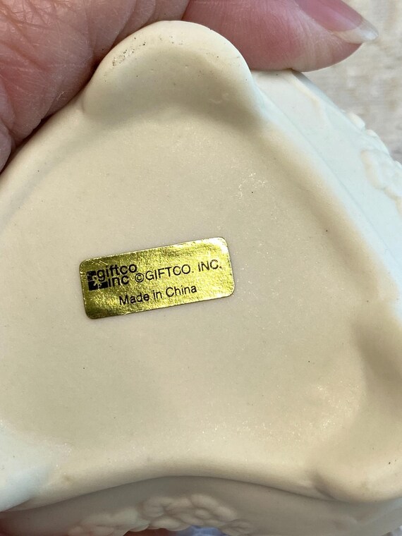 Footed porcelain bisque heart-shaped lidded jewel… - image 7