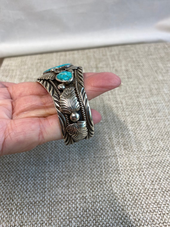 Vintage Navaho sterling silver and turquoise cuff - image 5
