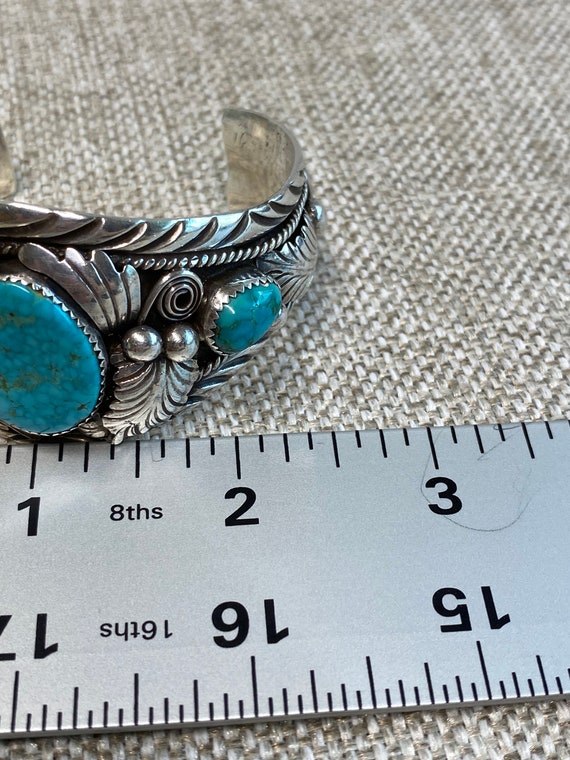 Vintage Navaho sterling silver and turquoise cuff - image 8