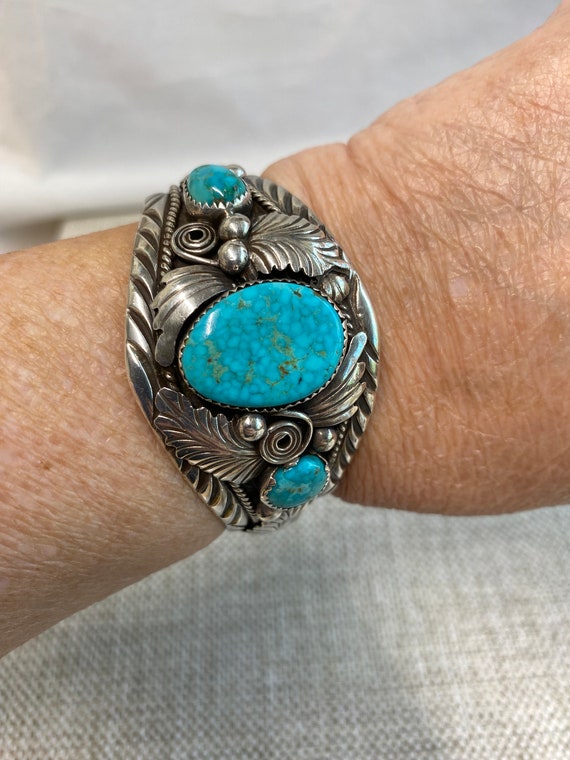 Vintage Navaho sterling silver and turquoise cuff - image 1