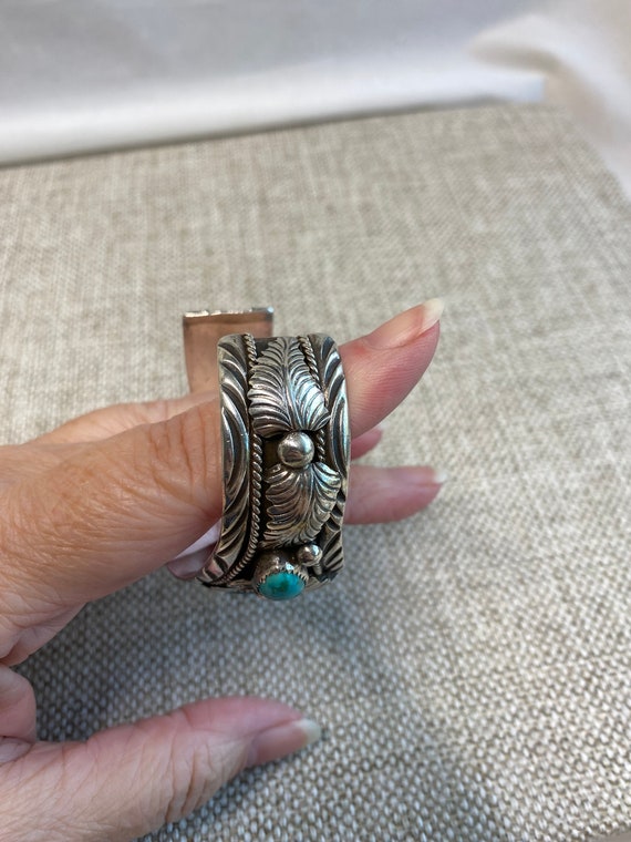 Vintage Navaho sterling silver and turquoise cuff - image 3