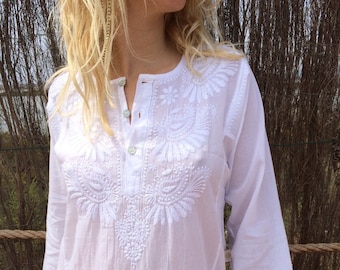 Tunica di cotone bianco da Ibiza, camicetta yoga, tunica bianca, abbigliamento da spiaggia bianco, resortwear, abbigliamento per ritiro yoga, tessuto ashram yoga, kurta