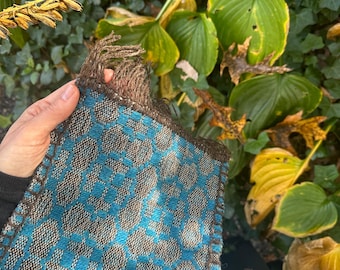 Woven wool scarf