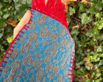 Woven wool scarf