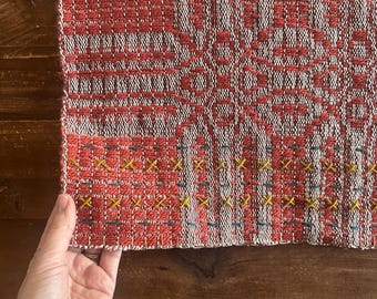 Woven/embroidered table cloth