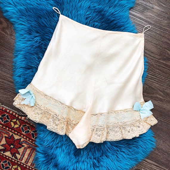 Vintage Circa 1940s Silk Tap Pants, Lace and Bow D