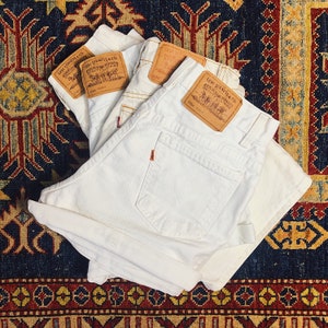 Levi White Vintage Highwaisted Shorts, todos los tamaños, crudos o con puños, angustiados o lisos, personalizados a pedido