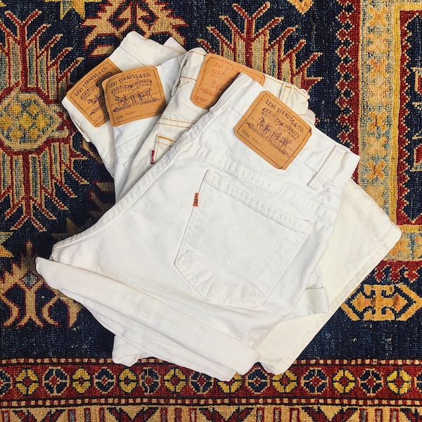 Pantaloncini Levi White Vintage Highwaisted, di tutte le taglie, grezzi o ammanettati, distressed o semplici, personalizzati su ordinazione